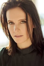 Starlise Waschuk as Lucy