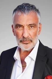 Yıldırım Memişoğlu as Papaz Artin