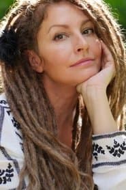 Simmone Mackinnon as Robin Turner