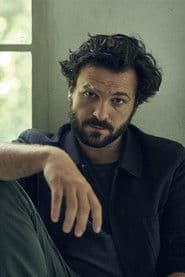 Thibaut Évrard as Fred