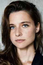 Svenja Jung as Sonja