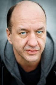 Alex Tondowski as Léger