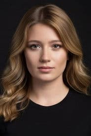 Gizem Karaca as Ezel