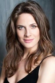 Belén Fabra as Valérie