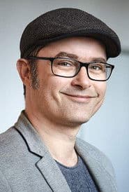 Manuel Flurin Hendry as Receptionist