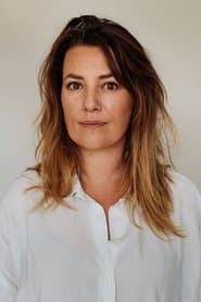 Emilie De Roo as Tow Truck Driver