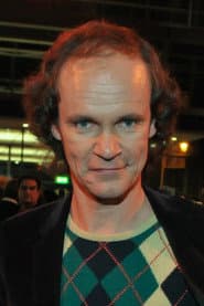 Olaf Schubert as Chemistry teacher