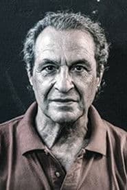 Alexandros Tsakiris as Officer