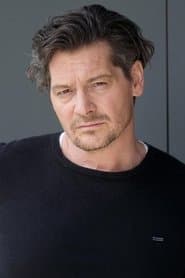 Fritz Karl as Steven Thomson