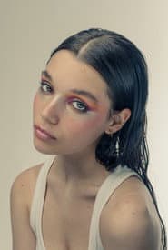 Giulia Benite as Júlia