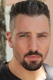 Murathan Muslu as Hasan