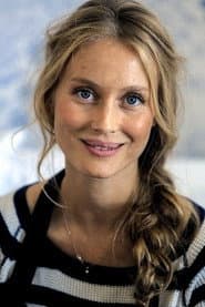 Vanessa Lorenzo as Luna