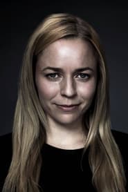 Paula Vesala as Hoitaja Elsa
