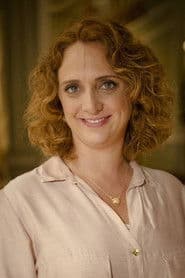 Letícia Isnard as Bia