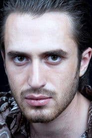 Sos Janibekyan as Senik