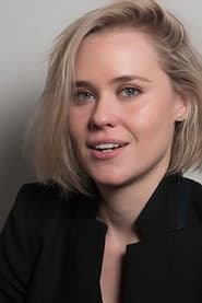 Georgia Mischak as Sara