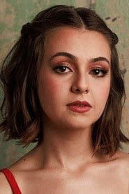 Klara Castanho as Têanira (Tetê)