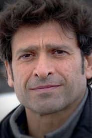 Cesare Apolito as Walter Cusina