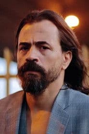 Miguel Moreira as Padre Mendes