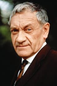 Joseph Offenbach as Redaktionssekretär