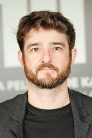 Gorka Otxoa as César