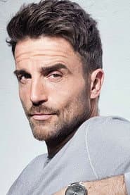 Robert Ritter as Ozrens Vater