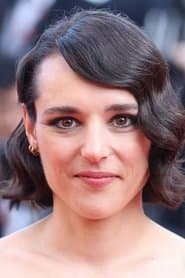 Jehnny Beth as Amber