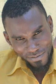 Sérgio Laurentino as Poró