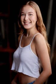 Zoe Fraser as Courtney