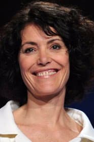 Caroline Tresca as Evelyne