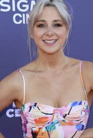 Victoria Fratz Fradkin as Nova