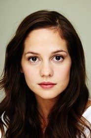 Melanie Zanetti as Julia Mitchell