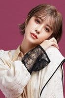 Miyabi Natsuyaki as Hinako Kurohane