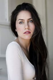 Katharina Sporrer as Manda