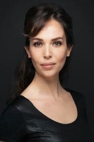 Esra Ronabar as Maide