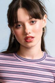 Violet McGraw as Young Yelena