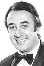 César Bertrand as Policía hermano de Horacio