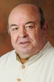 Vicente Gil as Hombre de gasolinera