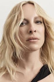 Marie-Mai Bouchard as Flavie