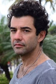 Gustavo Machado as Paulo