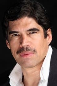 Alberto Estrella as García Travesi (comandante)