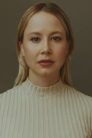 Juliette Gosselin as Julia Gilbert