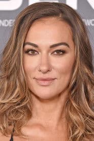 Tasya Teles as Carrie