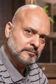 Cláudio Galvan as Policial