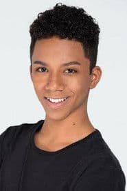 Gabriel Lima as Davi