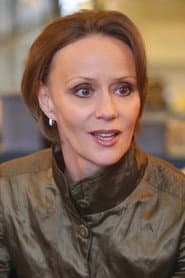 Eszter Nagy-Kálózy as Anna Szentes