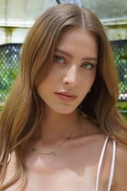 Hanna Romanazzi as Camila Couto