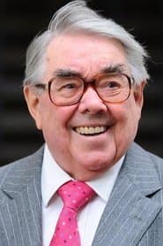Ronnie Corbett as Reggie Sealions