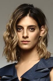 Hristina Heila-Fameli as Estrea Beza