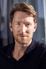 Louis Klamroth as Matthias Lubanski